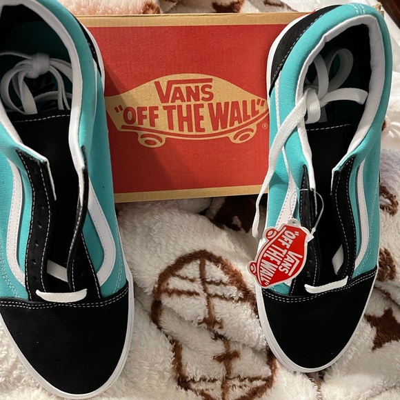 Vans - Picture 1 of 4